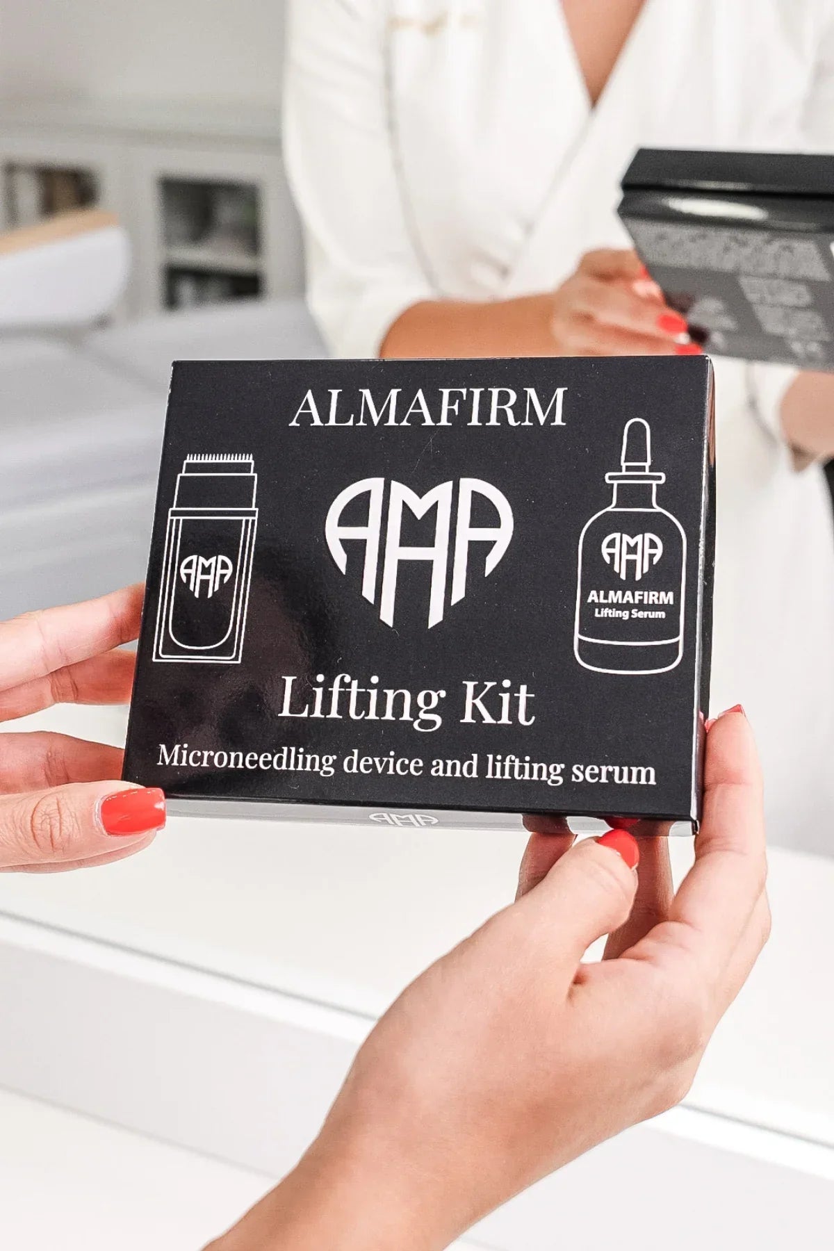 Terapija liftinga mikroneedlingom (1 serum 10 ml + aplikator)