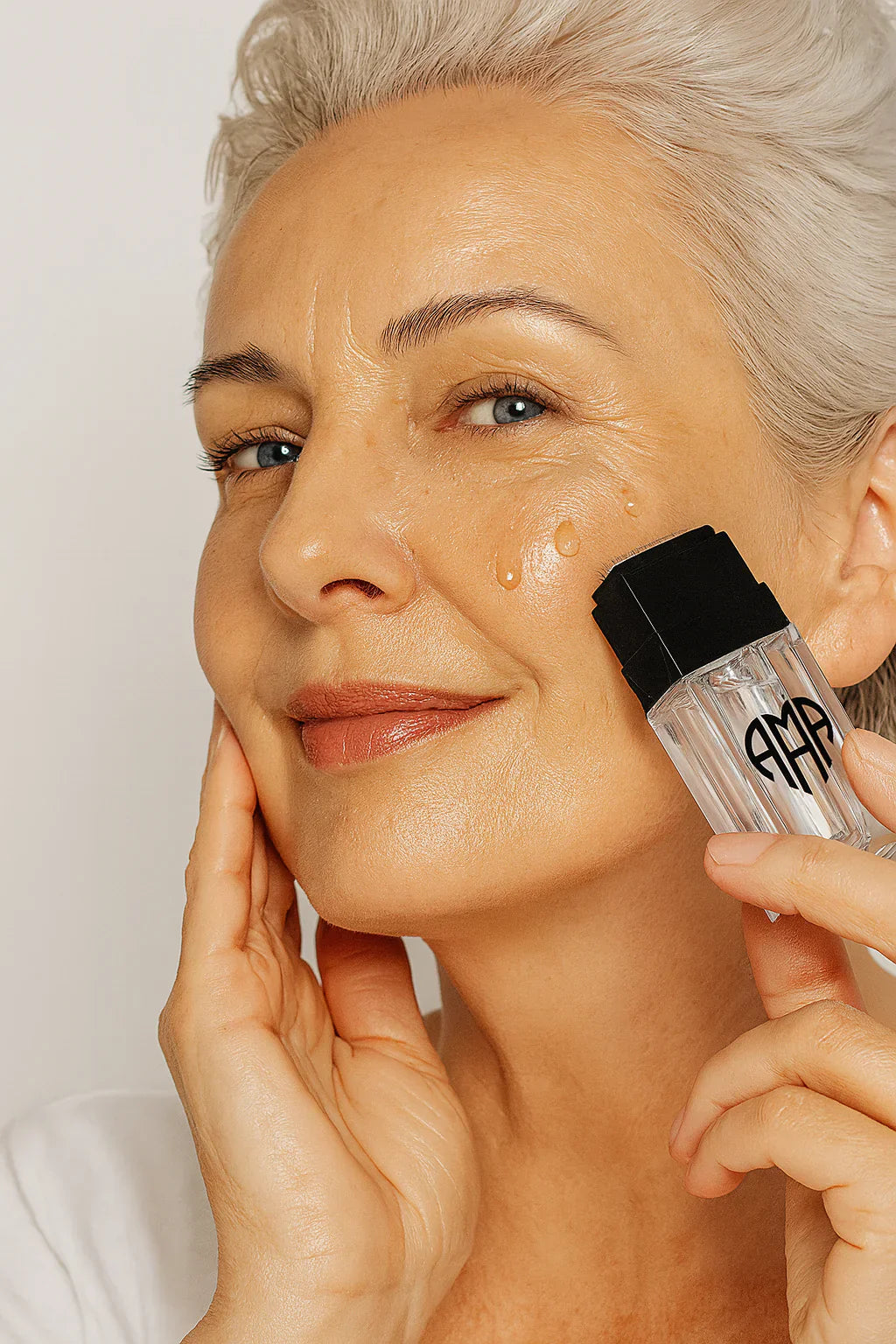 Terapija liftinga mikroneedlingom (1 serum 10 ml + aplikator)