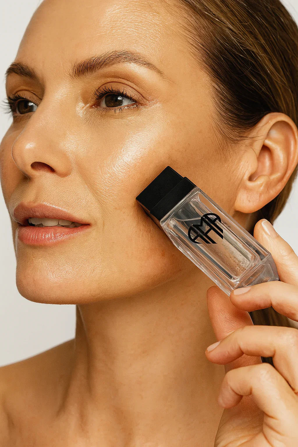 Terapija liftinga mikroneedlingom (1 serum 10 ml + aplikator)