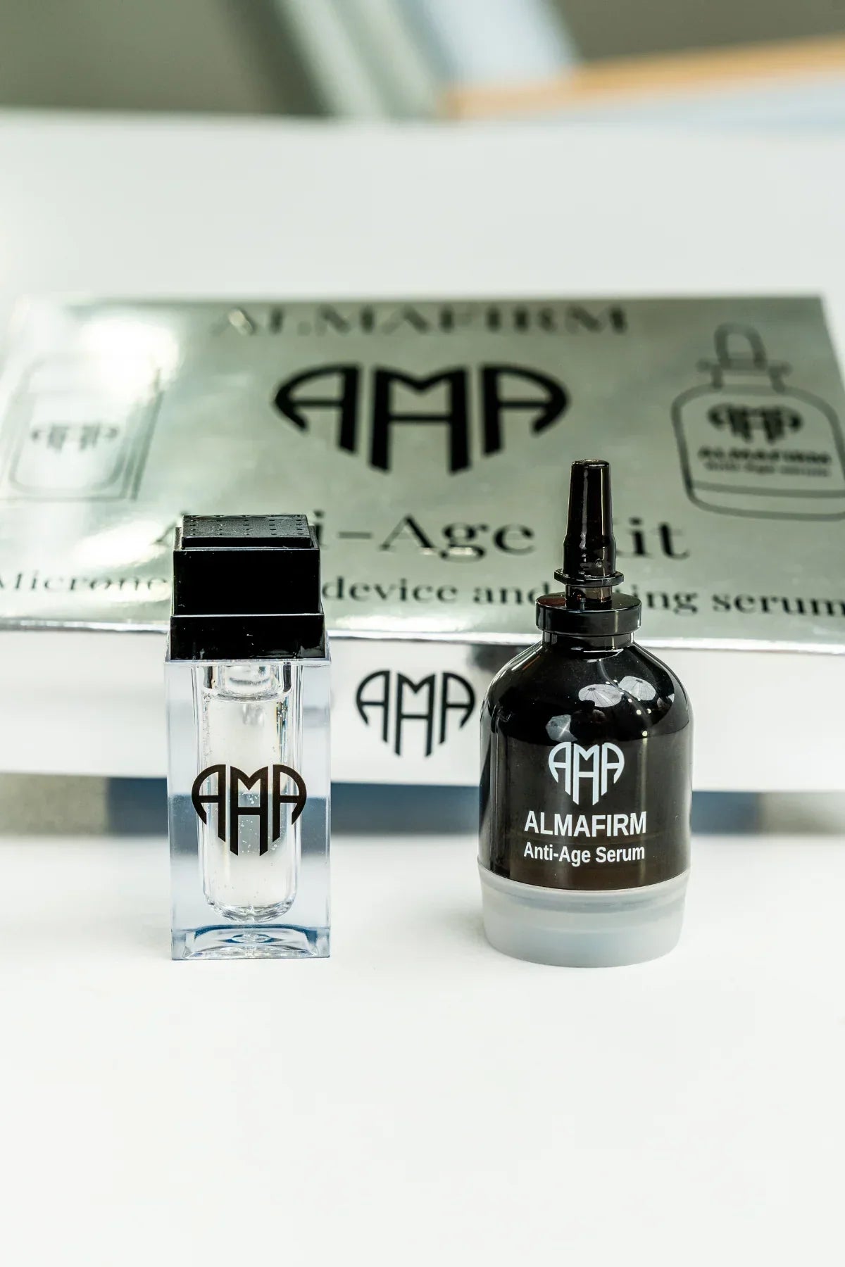 Terapija mikroneedlingom protiv starenja (1 serum 10 ml + aplikator)