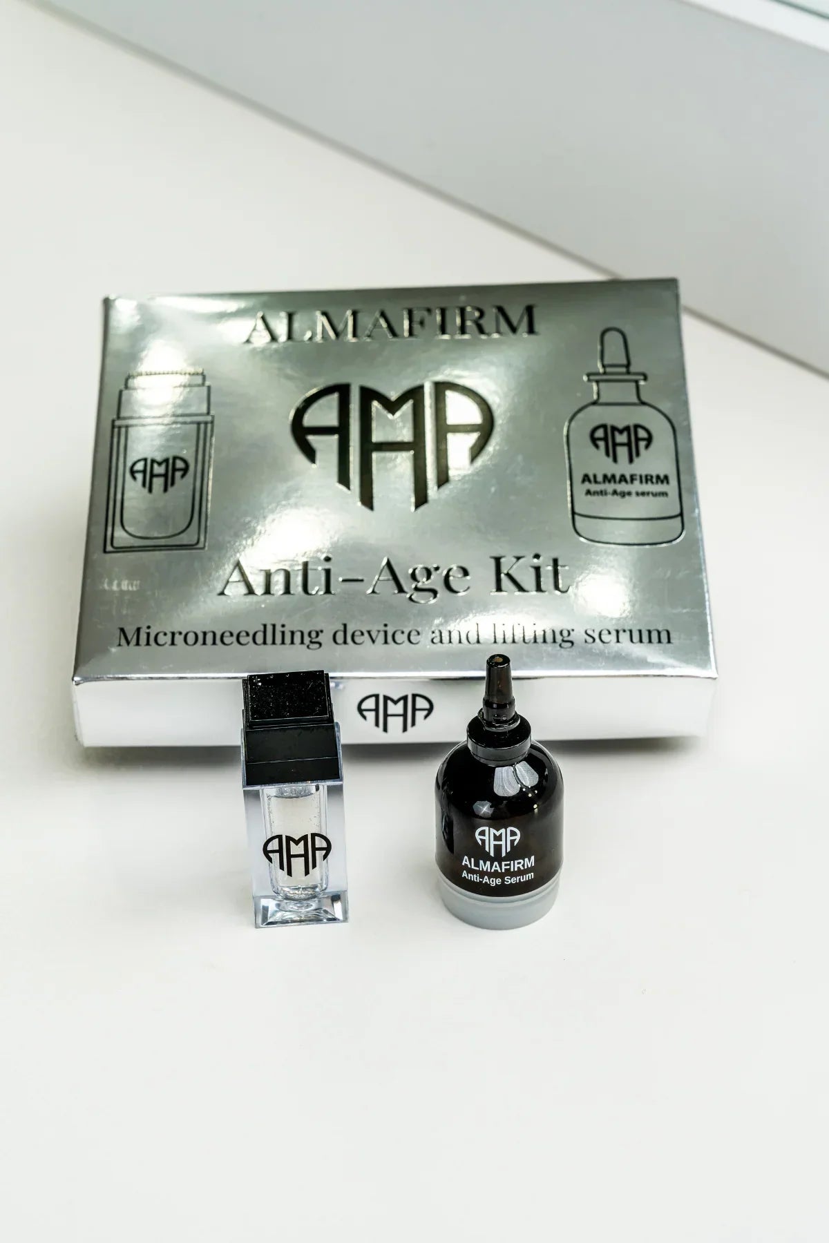 Terapija mikroneedlingom protiv starenja (1 serum 10 ml + aplikator)